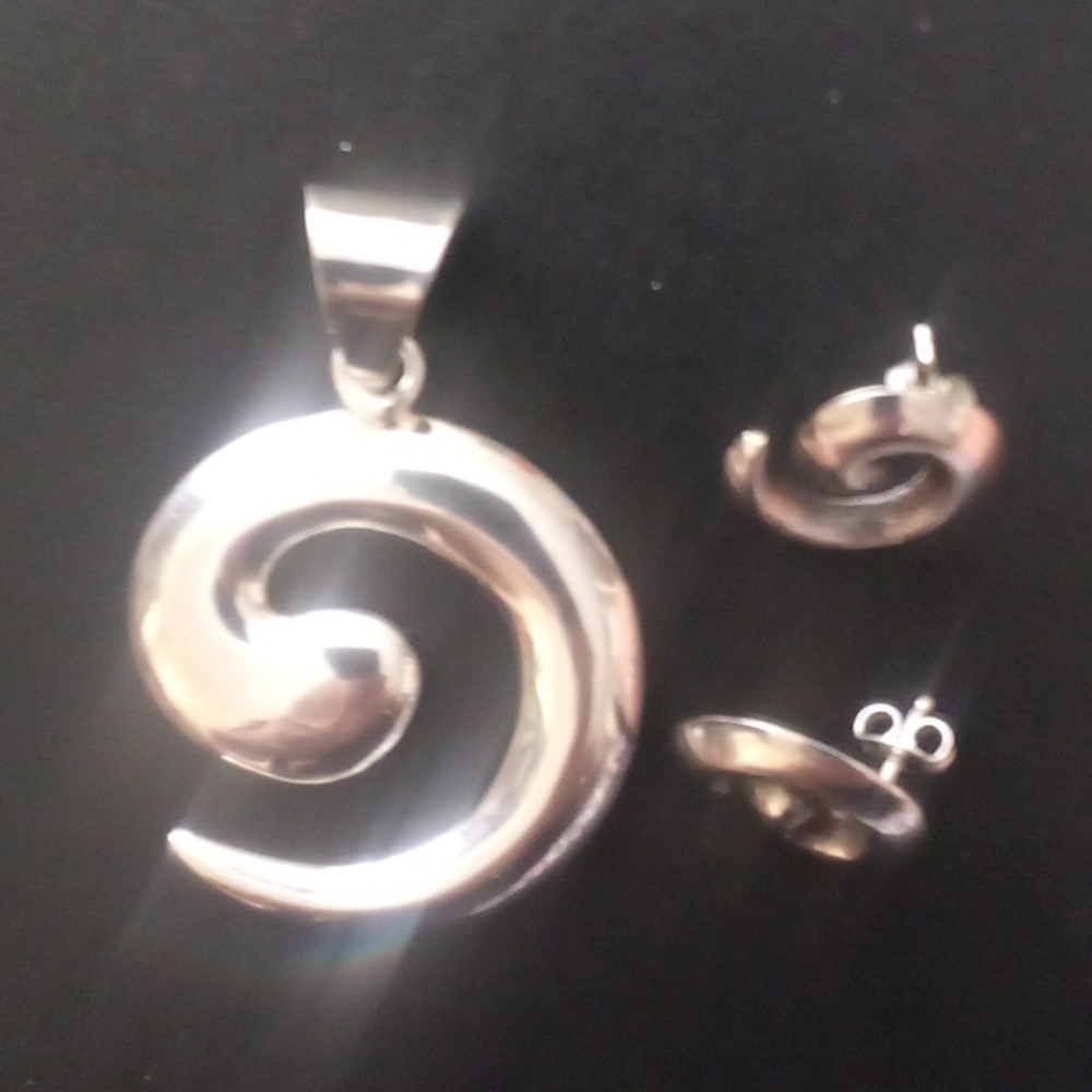 NAVAJO signed AT sterling Sand Cast Pendant Earrings Set Alvin Thompson Hallmark